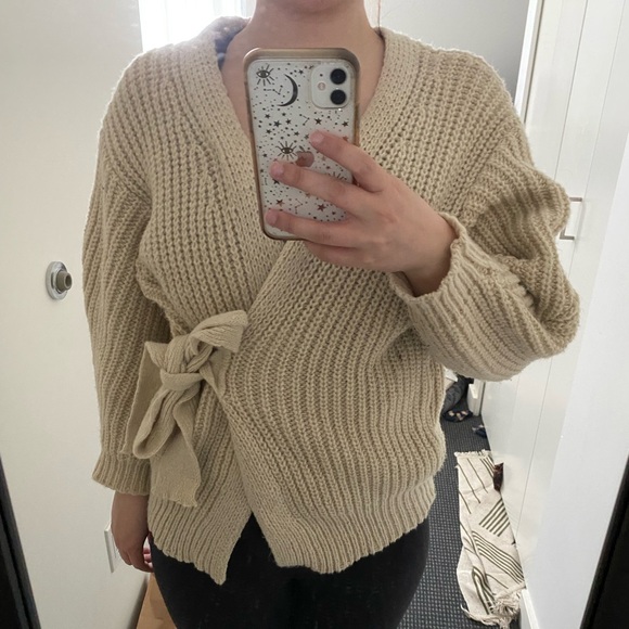 Little Mountain Co, Small Knit Tie Up Sweater - Picture 5 of 6